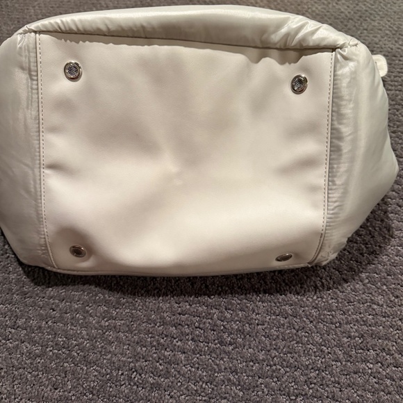 Cara Cumulus Tote in Silver Gray. Used 1 time, Excellent Condition - Picture 3 of 5